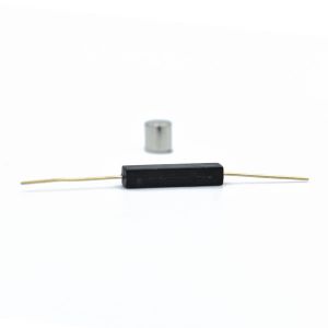 Reed relé magnetkontakt i plasthus, 14 mm, sort