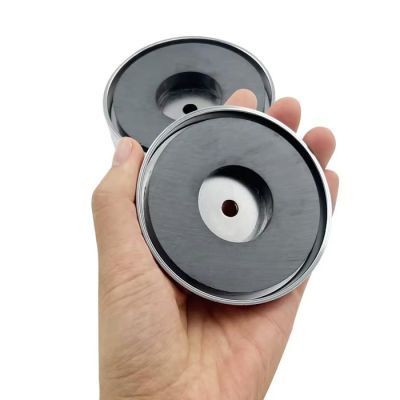 Sterk ferrittmagnet Ø100x22mm mm med skruehull for montering