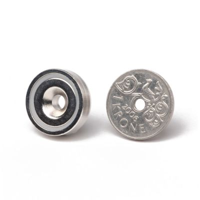 Magnet med skruehull Ø 20 mm, høyde 6 mm, i stålhus