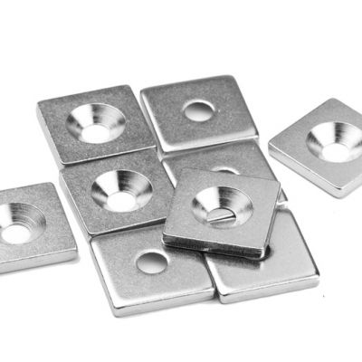 Firkantskive i stål 20 x 20 x 3 mm, forsenket