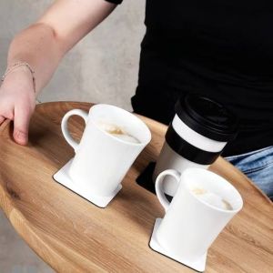 Magnetisk porselenskopp med lokk – for kaffe på farten